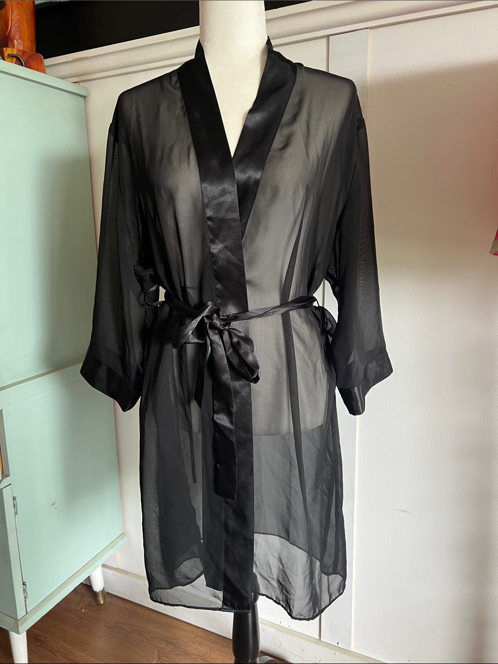 La Vie En Rose Black Sheer Satin-Trim Kimono Robe